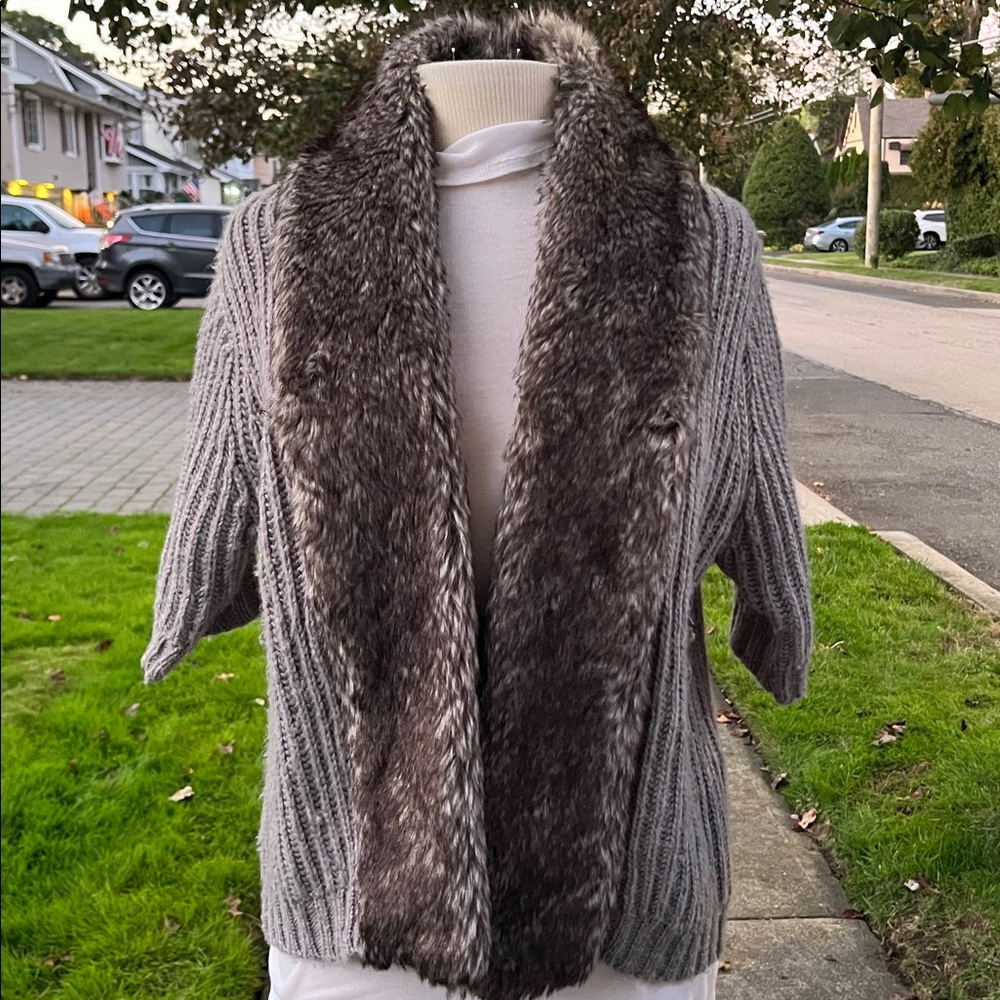 Zara Gray Knit Sweater with Faux Fur Trim